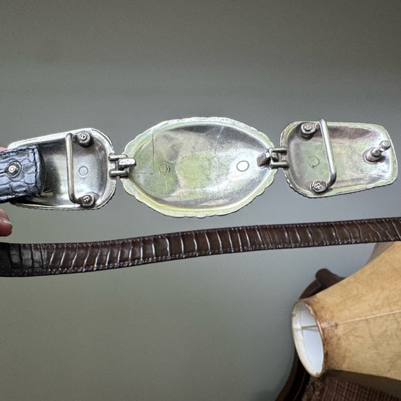 2 belts in 1! - Brighton vintage reversible black/brown belt (small-28”). - Picture 6 of 12